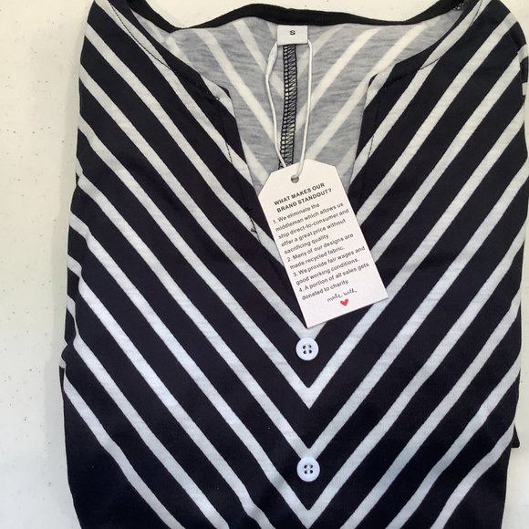 Brand new with tags, black and white chevron summer dress, with pockets - Picture 4 of 7